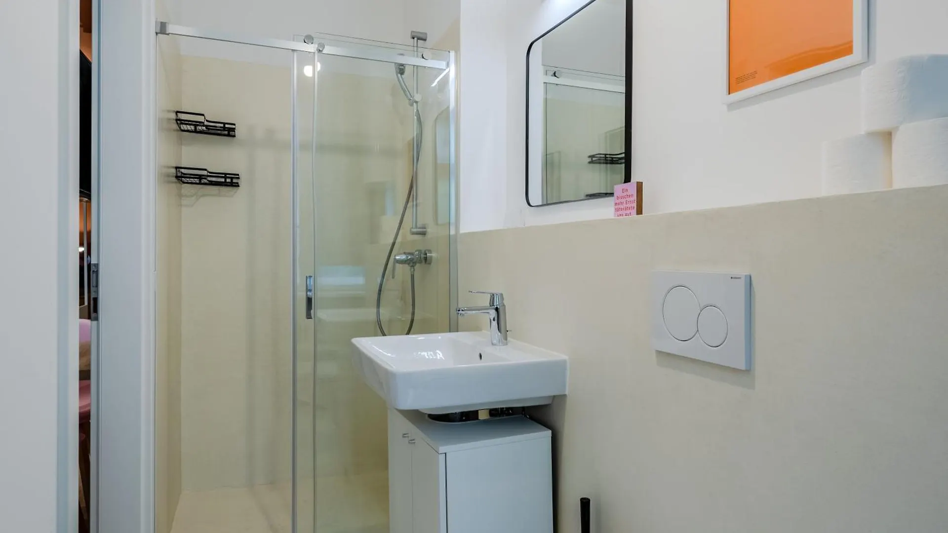 Vibrant Micro-Apartment - Cozy, Central & Self Checkin Berlin