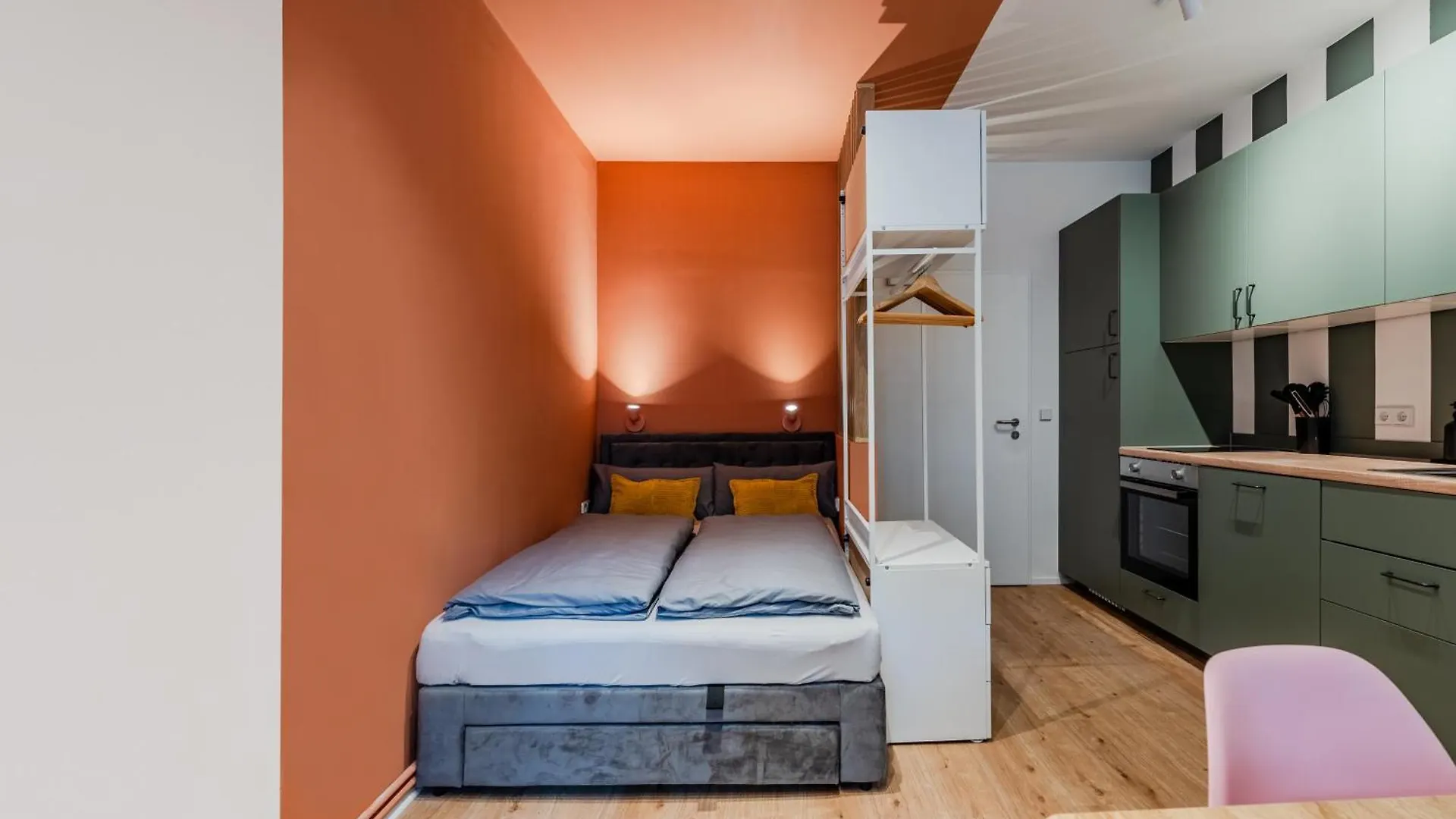 Vibrant Micro-Apartment - Cozy, Central & Self Checkin Berlin