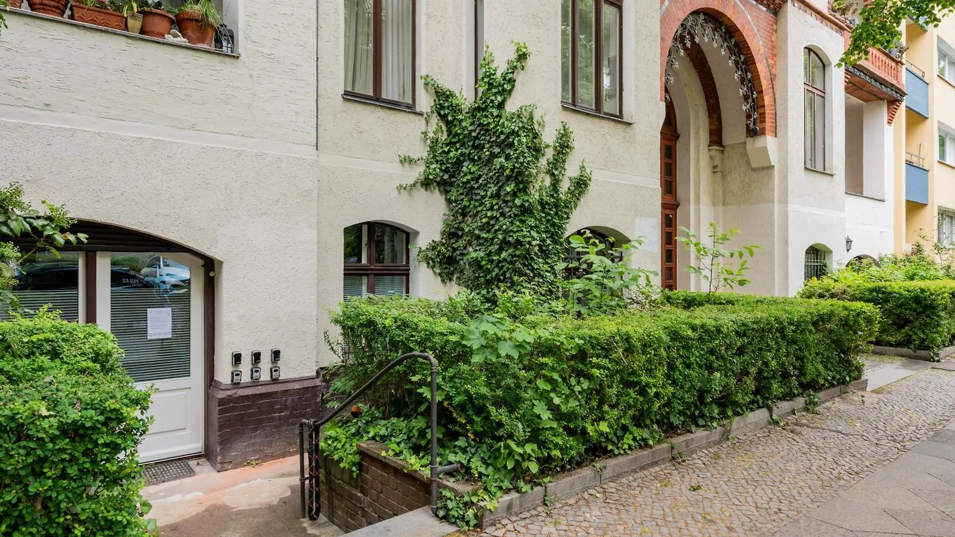 Vibrant Micro-Apartment - Cozy, Central & Self Checkin Berlin 0*,  Tyskland