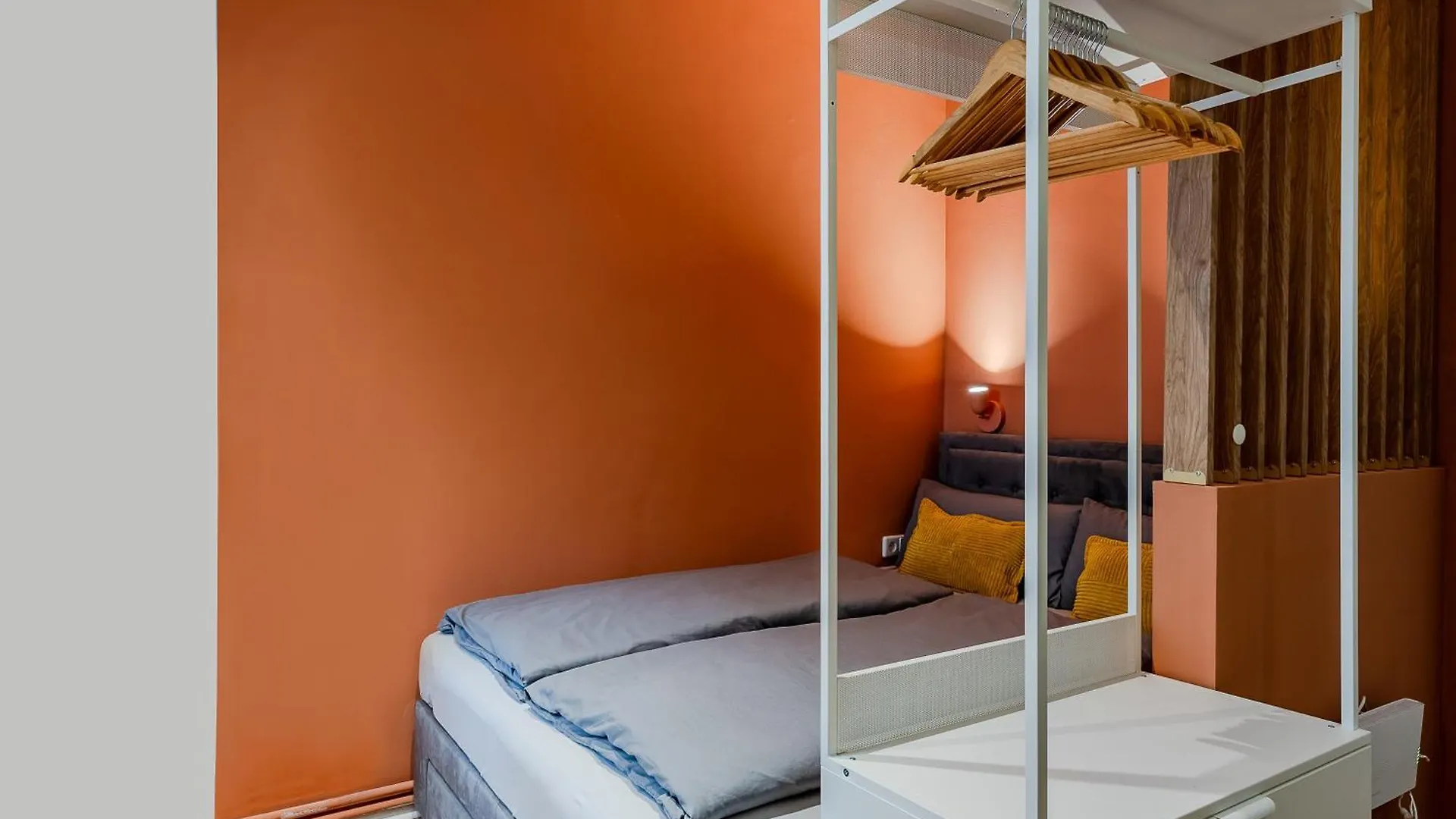 Vibrant Micro-Apartment - Cozy, Central & Self Checkin Berlin