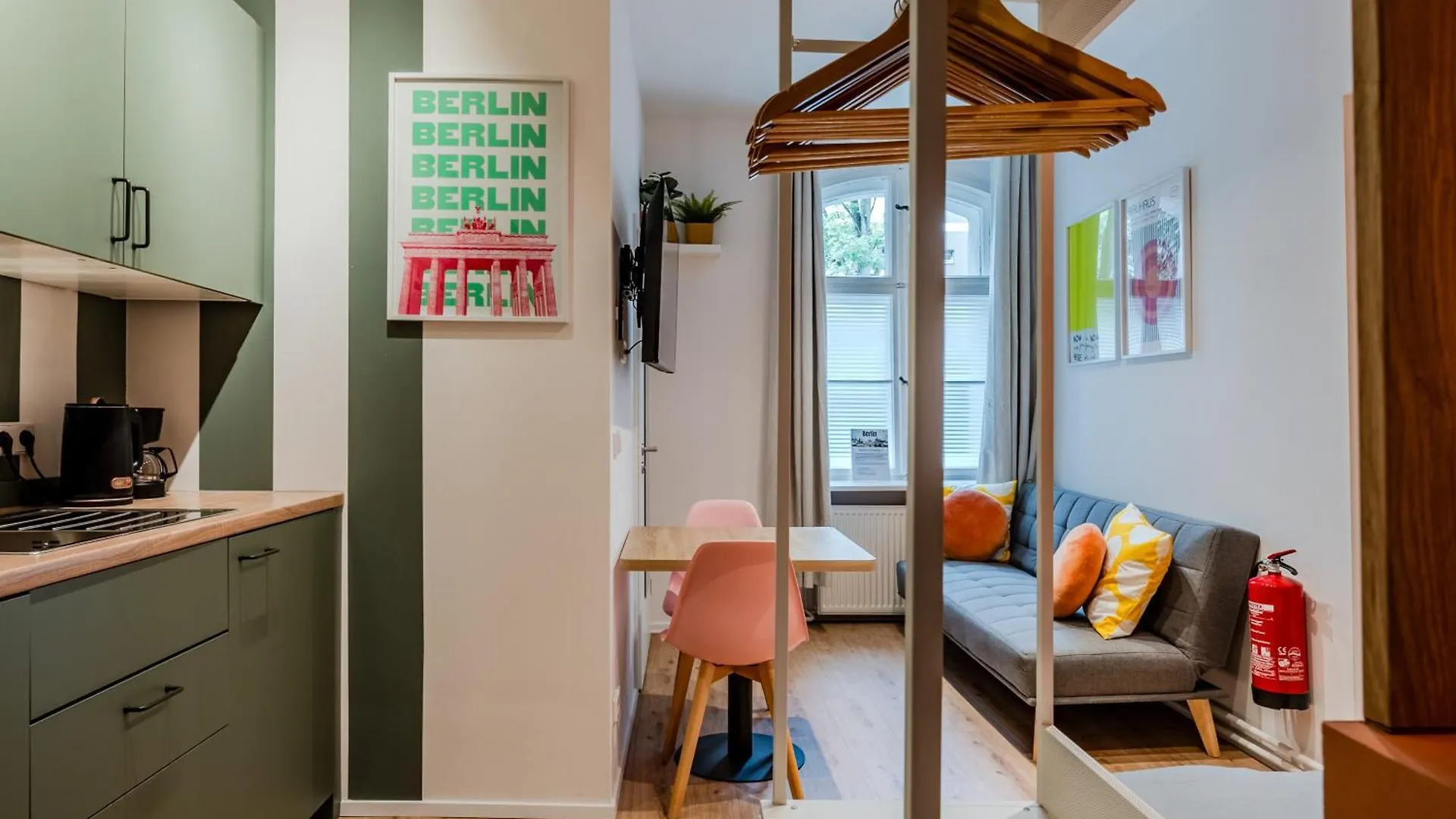 Vibrant Micro-Apartment - Cozy, Central & Self Checkin Berlin 0*,  Tyskland