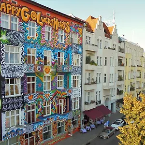 Happy Go Lucky + Vandrarhem